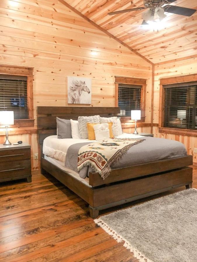 Stone Mountain Lodge 5000Sqft 6 Bed Game Room Pool Table Hot Tub Broken Bow Exterior foto